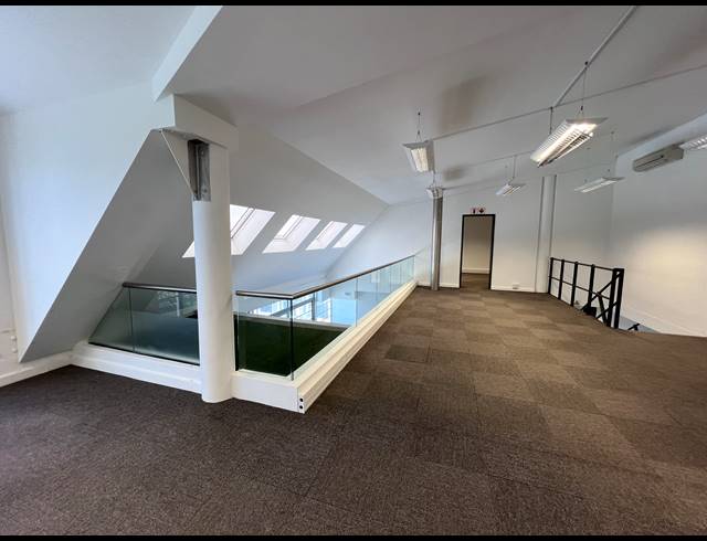 300M² OFFICE TO LET IN GREEN POINT